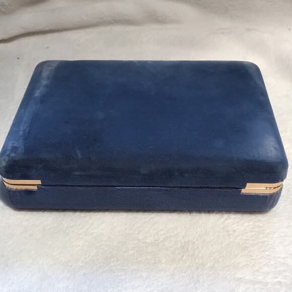Vintage Blue Velvet Jewelry Case. OS - Picture 3 of 7
